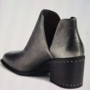 Vince Camuto Size 10 Metallic Silver Ankle Boots